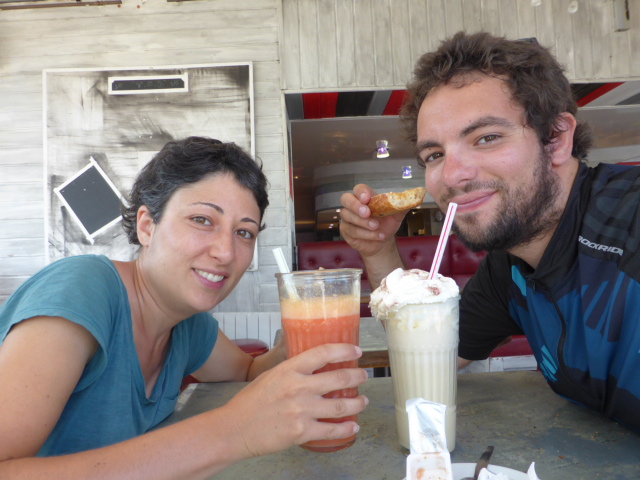 Smoothie et milkshake pour commencer une belle journée d'anniversaire