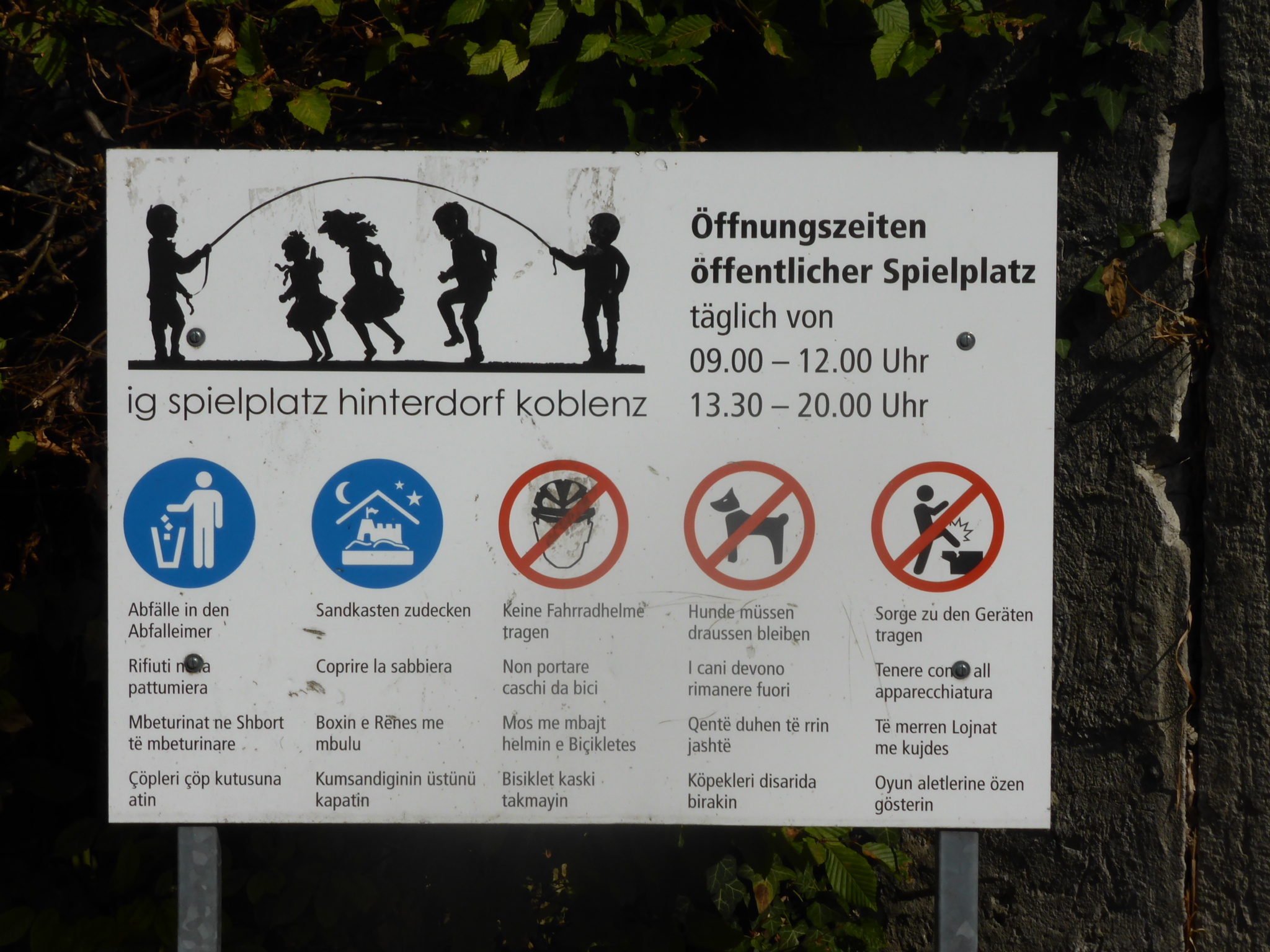 En Suisse, interdit de porter son casque de velo dans les jardins publics