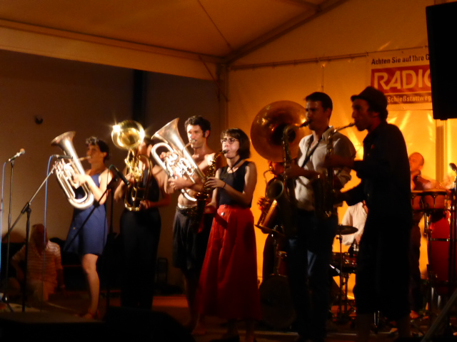 Passau et son festival de jazz gratuit !! Et comme par hasard, un groupe francais "les lapins superstars" qui ont fait danser le public sur une énergie impressionnante