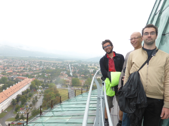 Panorama sur Esztergom depuis la coupole de sa gigantesque basilique ou comme vous pouvez le voir le temps tres nuageux et humide ne nous a pas quitté pendant les premiers jours avec les garcons