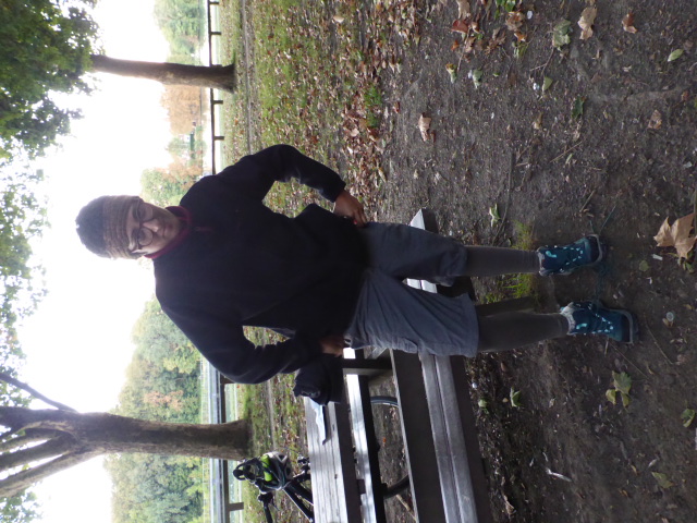 Le retour en France a été TRES difficile, puisque nous passions de 30°C de jour à Zagreb à 4°C de nuit en banlieue parisienne. Ici, le long de la Seine à Ris-Orangis où la nuit s'annonce frigorifique. Fallait bien tester le matériel en conditions extrêmes, nous avons survécu haut la main !!!