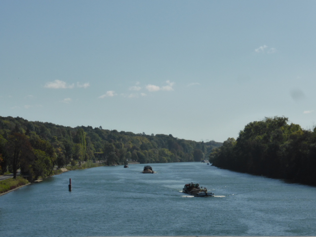 Une agréable surprise, la Seine nous offre de très beaux paysages marqués par le début de l'automne.
